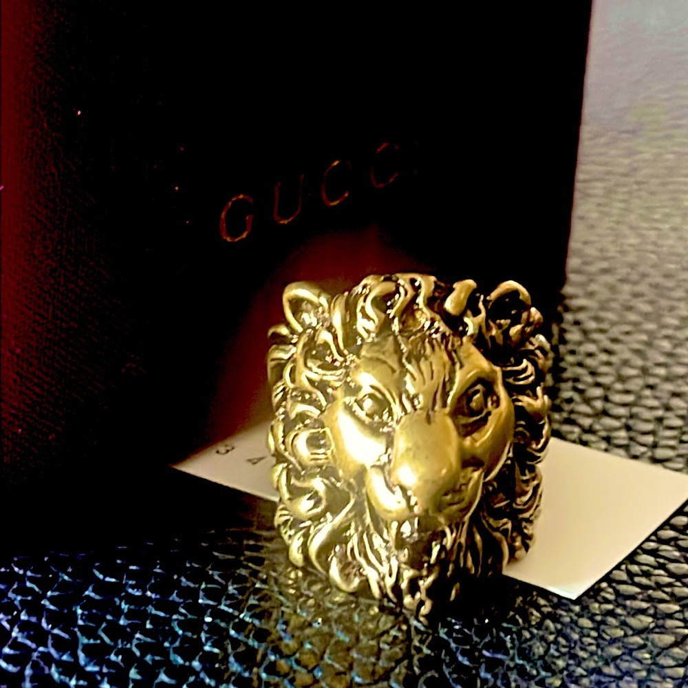 Gucci Lion Head Ting Gold Tone 
Brand New in Box w/ auth.pouch 
Size 23 - 10.25